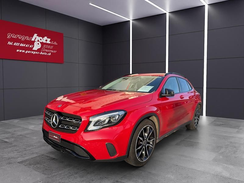 Gebraucht Mercedes GLA200 Night 156 PS (114 kW) 2018 Rot SUV