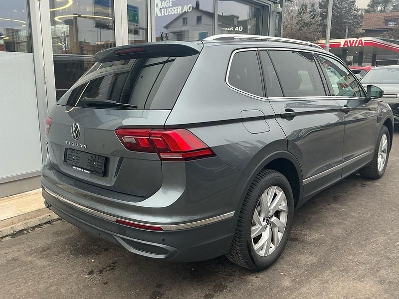 Gebraucht VW Tiguan Allspace 150 PS (110 kW) 2024 Grau SUV