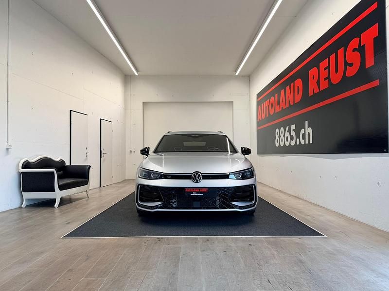 Gebraucht VW Passat R-line 193 PS (141 kW) 2025 Kombi