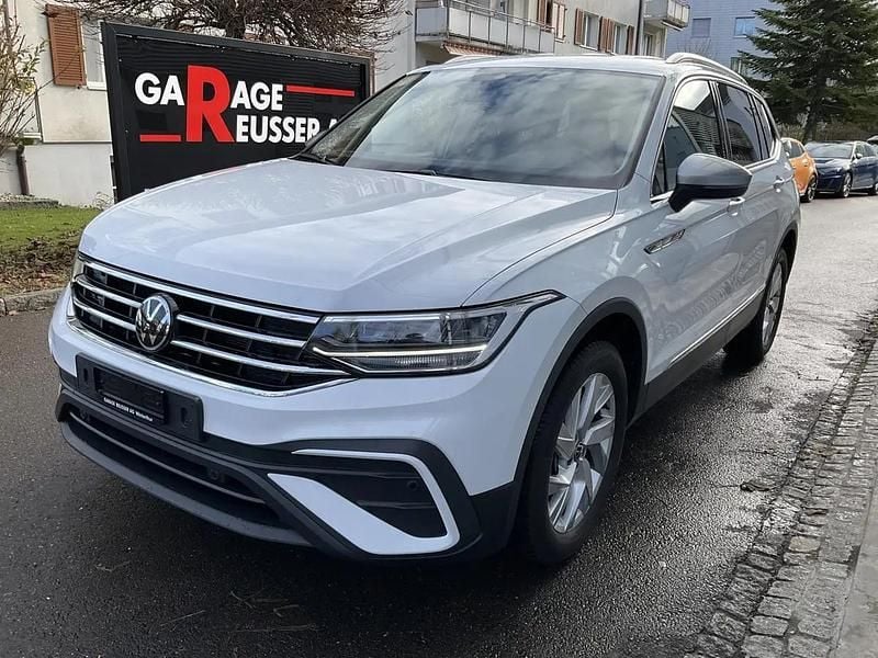 Weiss Gebraucht 2025 VW Tiguan Allspace Life SUV | CHF 35’850 (Superpreis) - Bild 1/4
