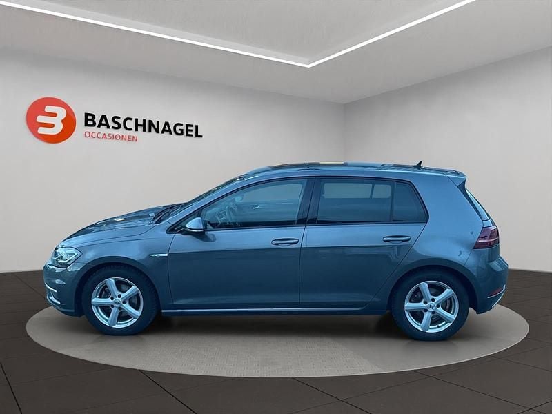 Gebraucht VW Golf VII Comfortline 130 PS (95 kW) 2019 Grau Limousine