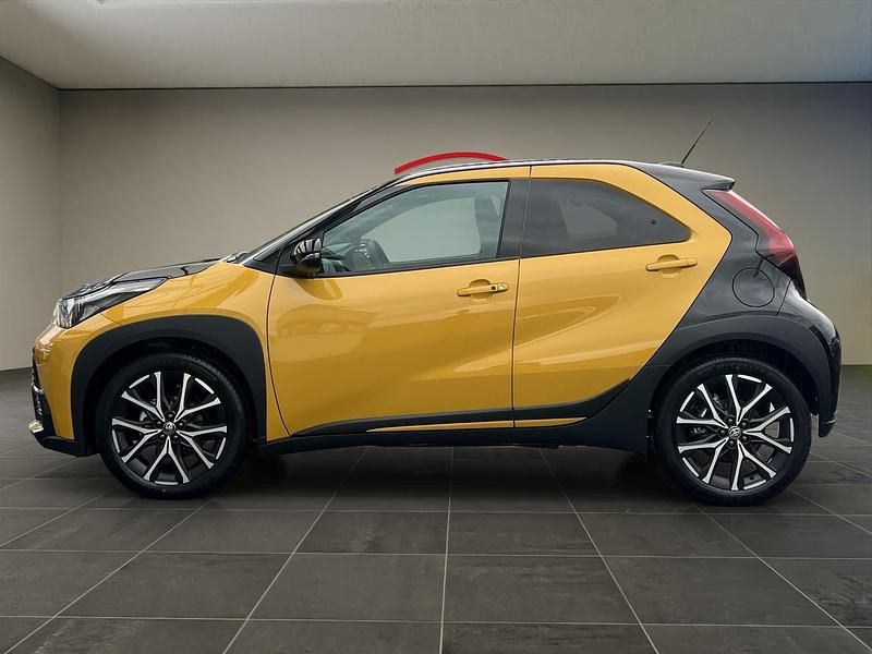 Neu Toyota Aygo X Sport 116 PS (85 kW) 2025 Gelb SUV