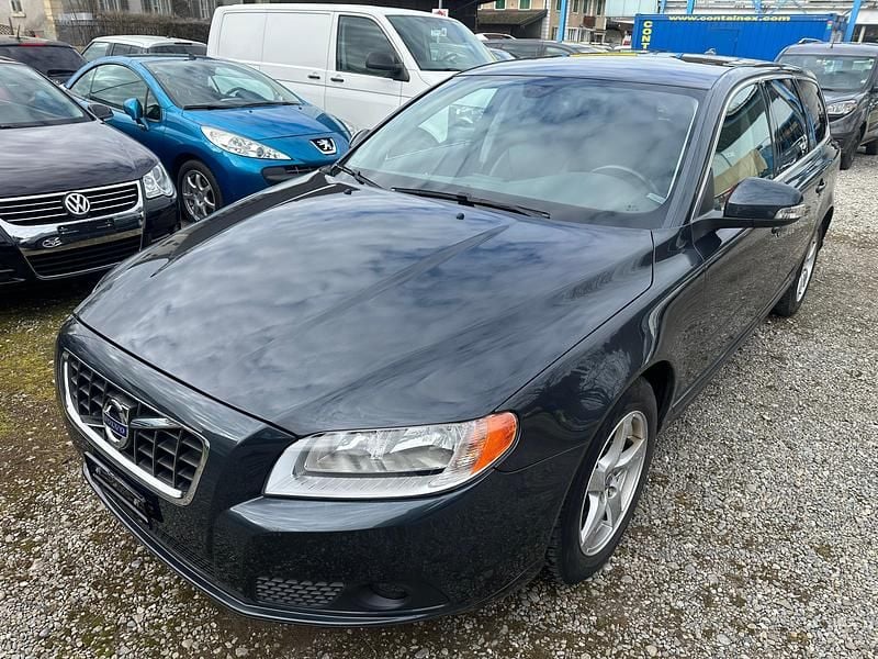 Gebraucht Volvo V70 Summum 109 PS (80 kW) 2009 Kombi
