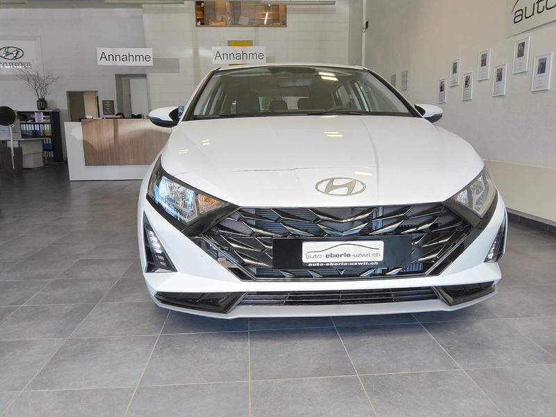 Neu Hyundai i20 101 PS (74 kW) 2025 Weiss Limousine
