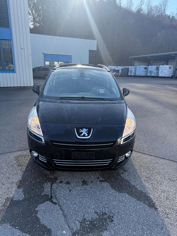 Gebraucht Peugeot 5008 Family 156 PS (114 kW) 2012 Van / Kleinbus
