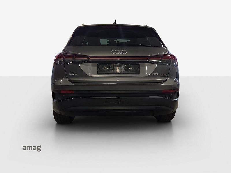 Gebraucht Audi Q4 e-tron Basis 219 kW (299 PS) 2022 Taifungrau metallic SUV