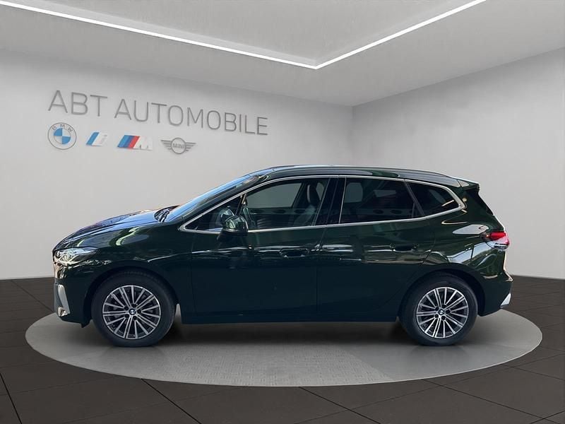 Gebraucht BMW 220 Active Tourer Luxury Line 170 PS (125 kW) 2024 Grün Van / Kleinbus