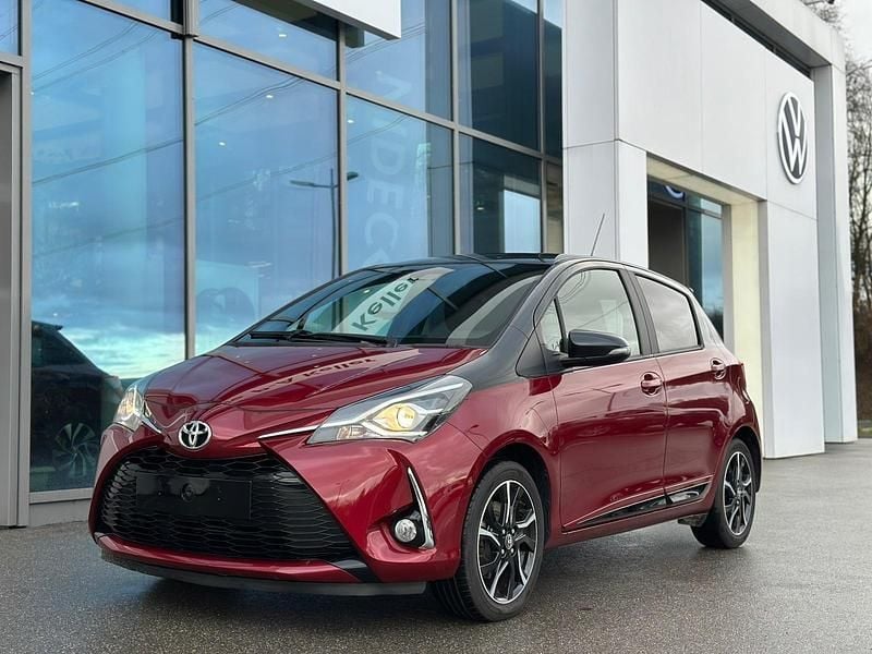 Gebraucht Toyota Yaris Style 112 PS (82 kW) 2017 Rot Limousine