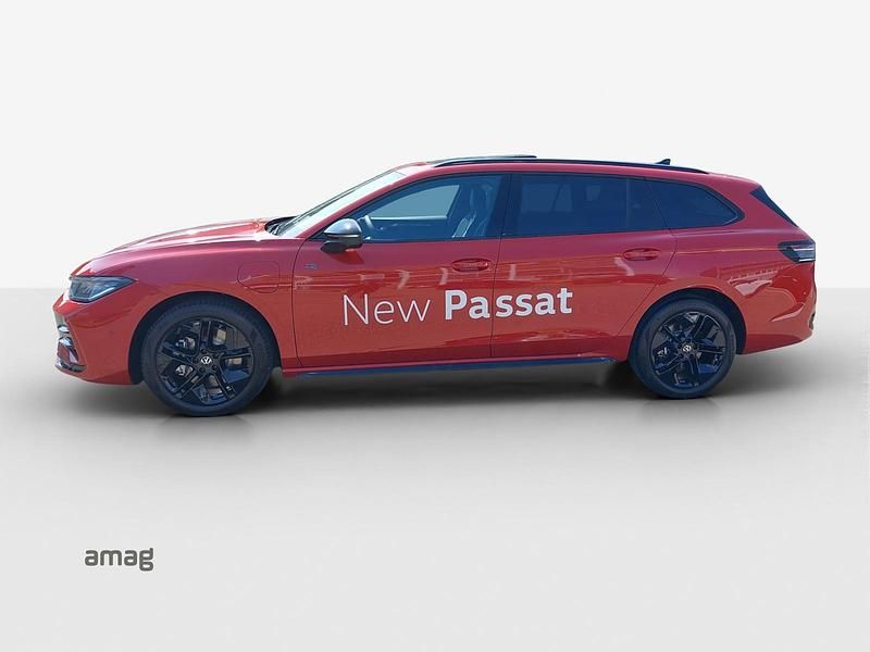 Gebraucht VW Passat R-line 272 PS (200 kW) 2024 Chili red metallic Kombi