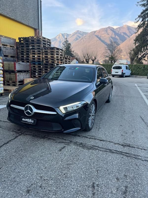 Gebraucht Mercedes A180 AMG line 136 PS (100 kW) 2021