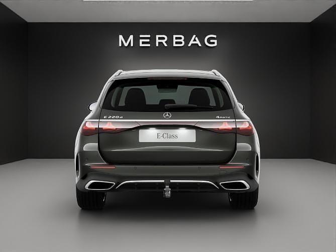 Neu Mercedes E220 197 PS (144 kW) 2026 Grau Kombi