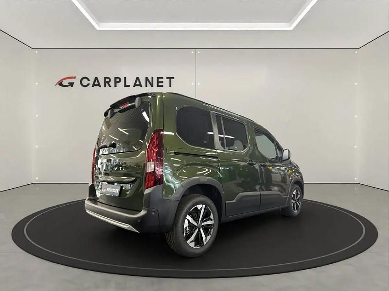 Neu Peugeot Rifter GT 131 PS (96 kW) 2025 Grün Van / Kleinbus
