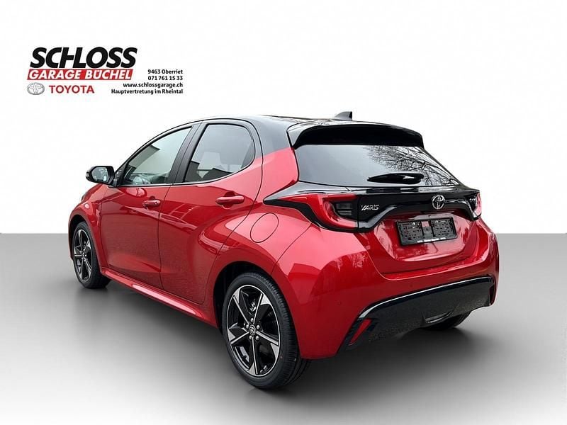 Neu Toyota Yaris Hybrid Premium 131 PS (96 kW) 2025 Rot Limousine