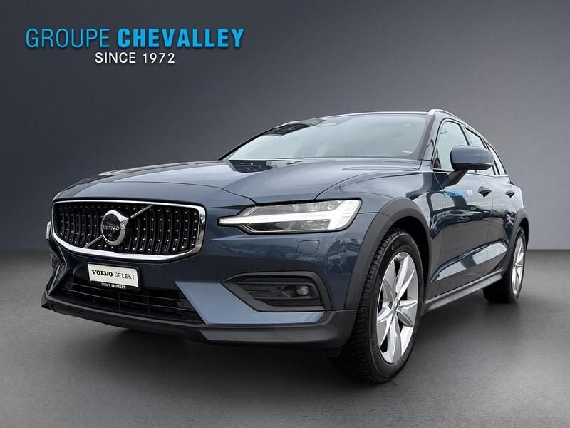 Gebraucht Volvo V60 CC Plus 250 PS (183 kW) 2023 Blau Kombi