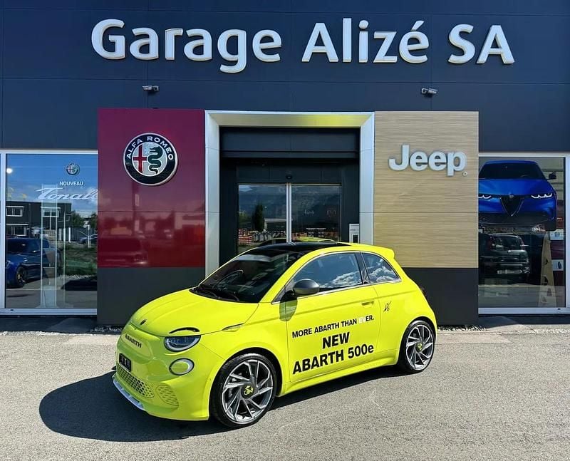 Grün Gebraucht 2025 Fiat 500e Abarth Kleinwagen | CHF 33’150 (Etwas zu teuer) - Bild 1/4