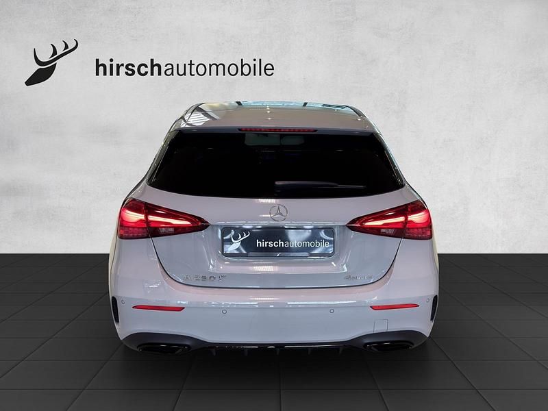Neu Mercedes A250 224 PS (164 kW) 2025 Grau Limousine