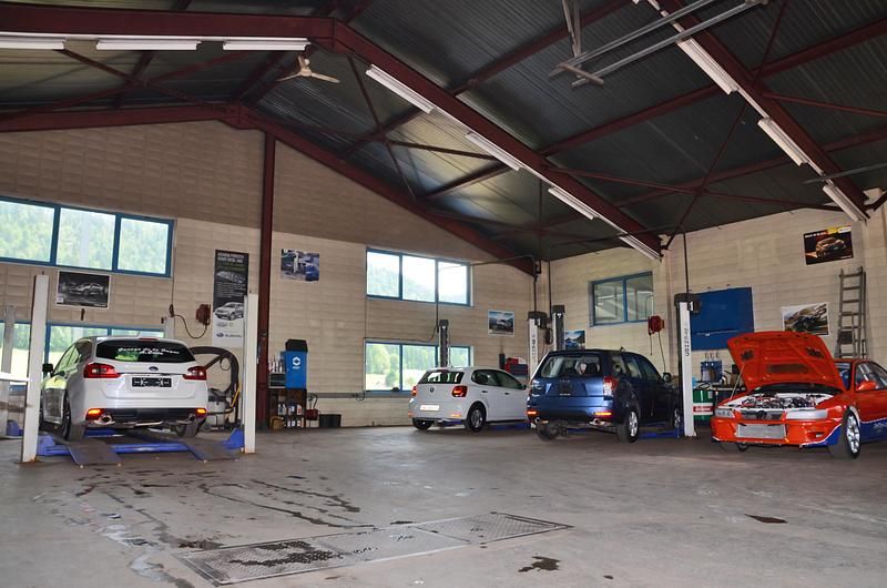 Gebraucht Mercedes B250 AMG line 211 PS (155 kW) 2015 Weiss Van / Kleinbus