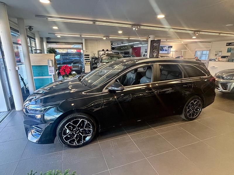 Neu Kia Ceed Sportswagon GT-Line 140 PS (102 kW) 2025 Schwarz Kombi