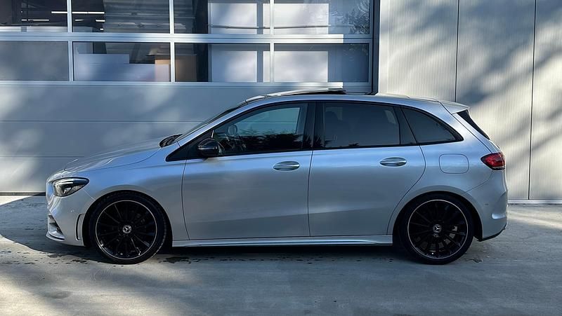 Gebraucht Mercedes B200 AMG line 163 PS (119 kW) 2019 Van / Kleinbus