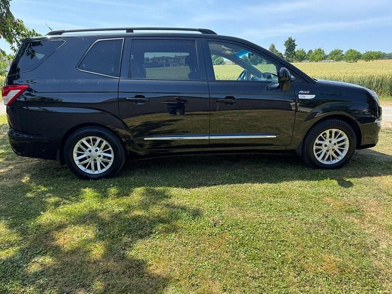 Gebraucht Ssangyong (KGM) Rodius Sapphire 155 PS (114 kW) 2014 Van / Kleinbus