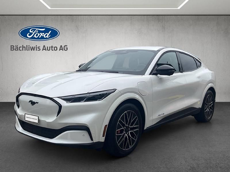 Weiss Neu 2025 Ford Mustang Mach-E Premium SUV | CHF 61’900 - Bild 1/4