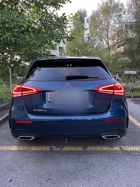 Gebraucht Mercedes A180 AMG line 116 PS (85 kW) 2019 Limousine