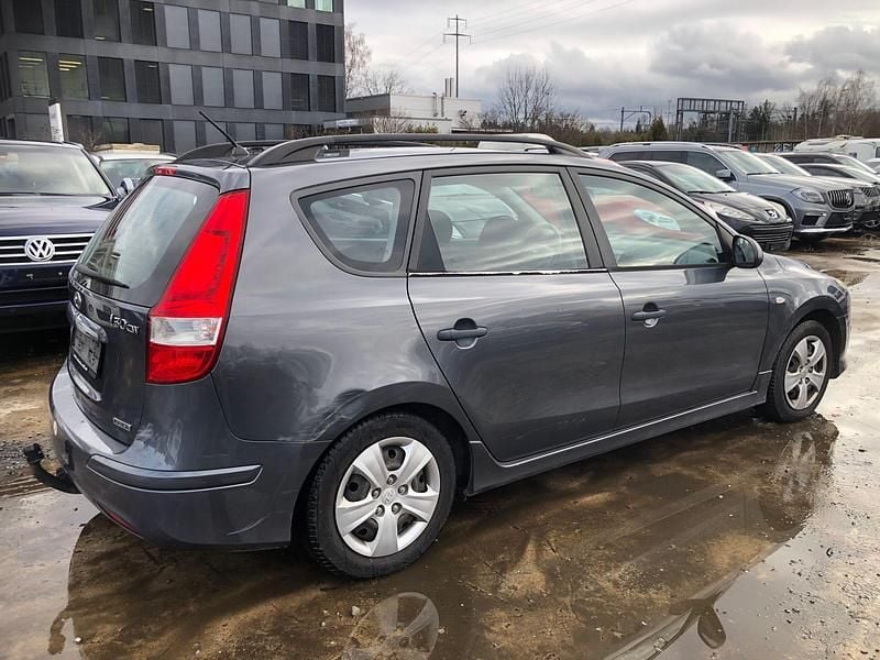 Gebraucht Hyundai i30 Style 128 PS (94 kW) 2011 Kombi