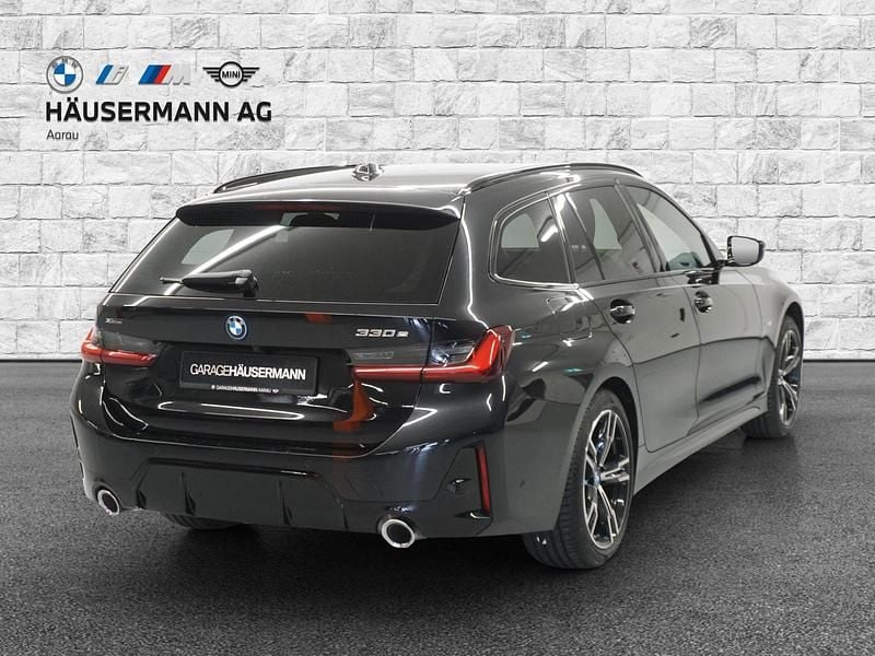 Gebraucht BMW 330e M Sport 292 PS (214 kW) 2022 Schwarz Kombi