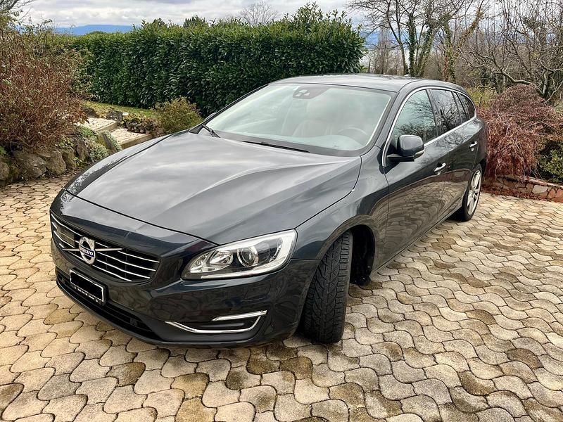 Gebraucht 2017 Volvo V60 Summum Kombi | CHF 12’000 (Teuer) - Bild 1/4
