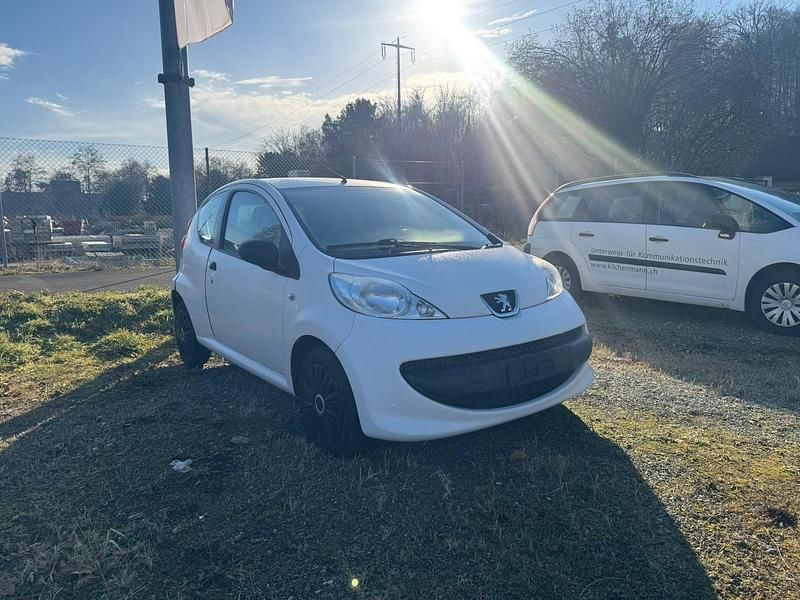 Gebraucht Peugeot 107 68 PS (50 kW) 2008 Kleinwagen