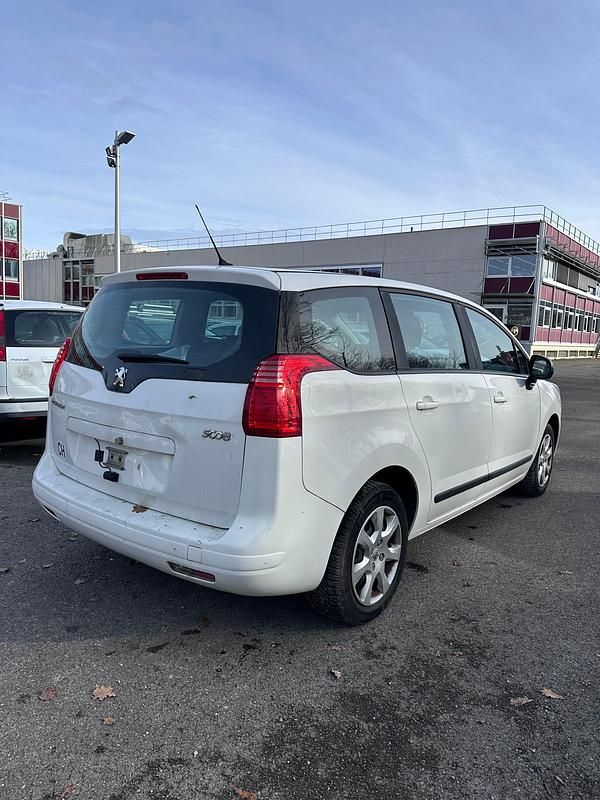 Gebraucht Peugeot 5008 Active 120 PS (88 kW) 2013 Van / Kleinbus