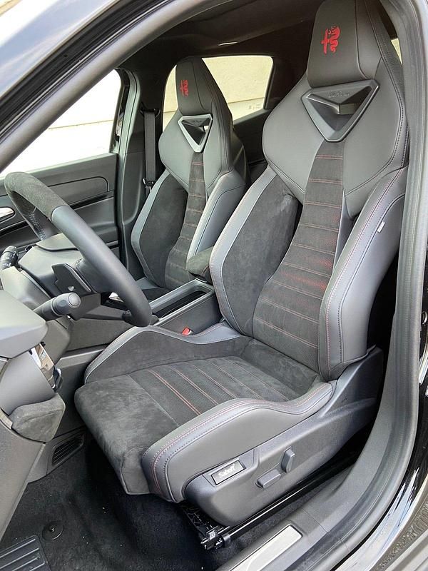 Neu Alfa Romeo Junior Edizione Speciale 145 PS (106 kW) 2025 SUV