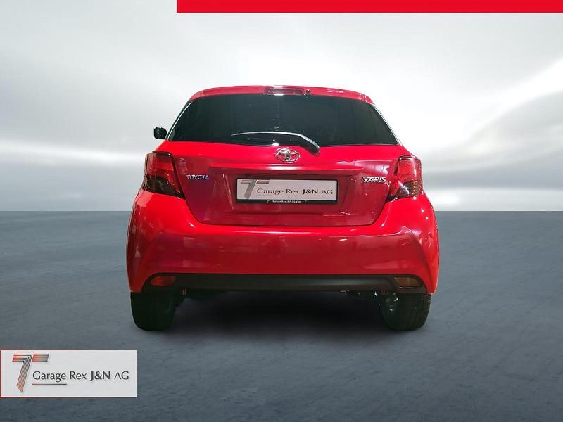 Gebraucht Toyota Yaris Trend 99 PS (72 kW) 2016 Rot Limousine