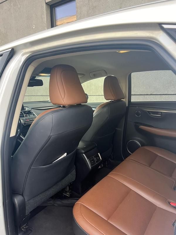 Gebraucht Lexus NX300h E-FOUR 197 PS (144 kW) 2016 SUV