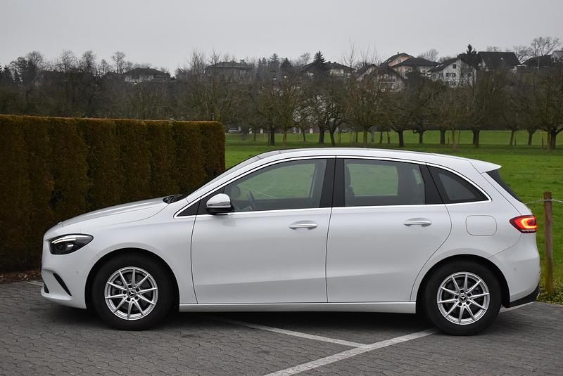 Gebraucht Mercedes B200 Progressive 163 PS (119 kW) 2022 Weiss Van / Kleinbus