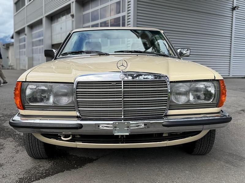 Gebraucht Mercedes 280 170 PS (125 kW) 1982