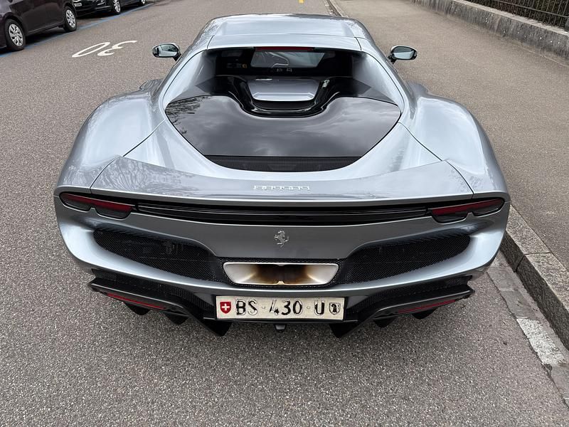 Gebraucht Ferrari 296 830 PS (610 kW) 2023 Grau Coupé