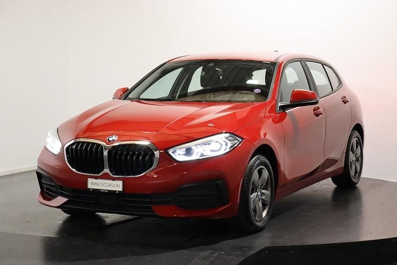 Gebraucht BMW 118 Sport Line 136 PS (100 kW) 2022 Rot Kleinwagen