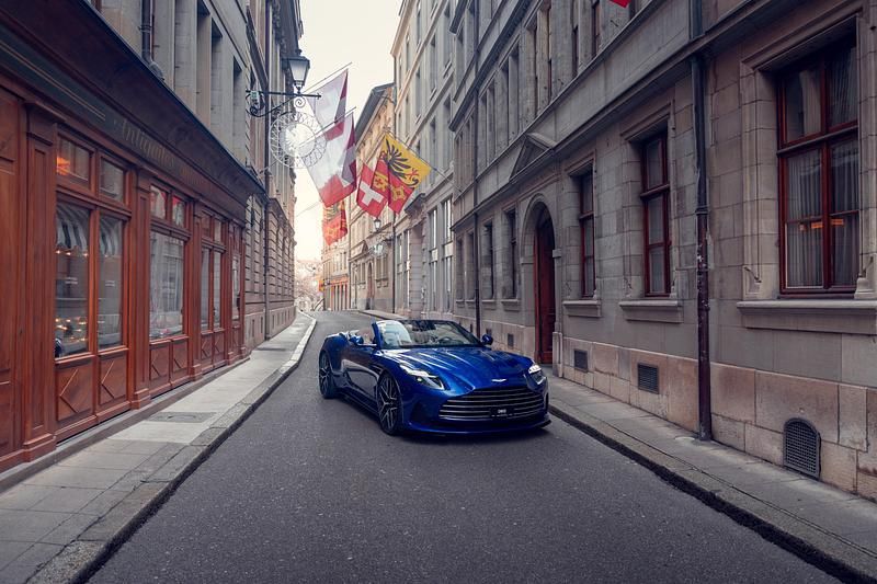 Gebraucht Aston Martin DB12 680 PS (500 kW) 2024 Blau Cabrio