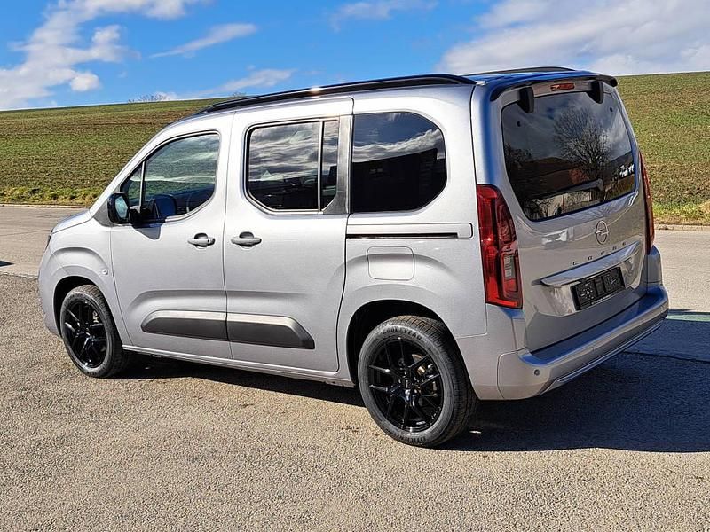 Neu Opel Combo 110 PS (80 kW) 2025 Kombi