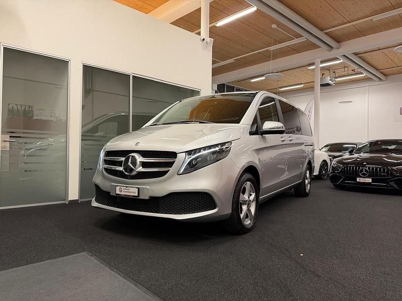 Gebraucht Mercedes V220 163 PS (119 kW) 2022 Grau Van / Kleinbus