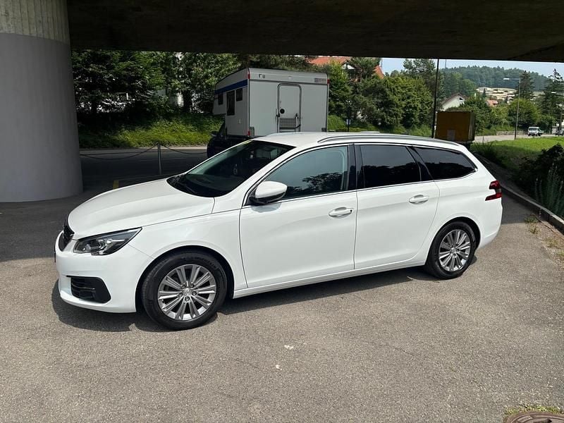 Gebraucht Peugeot 308 SW 130 PS (95 kW) 2019 Weiss Kombi