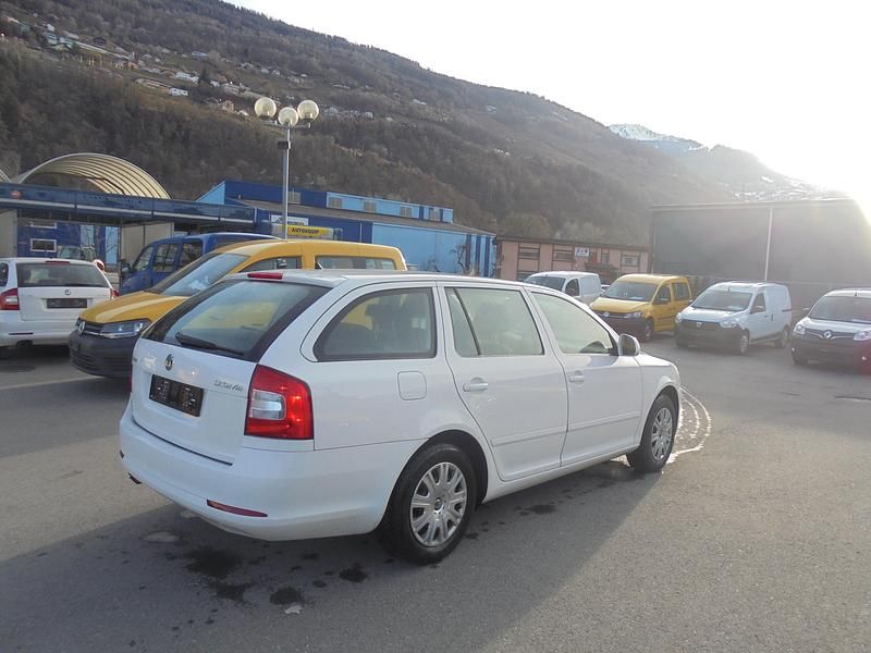 Gebraucht Skoda Octavia Ambition 105 PS (77 kW) 2012 Kombi