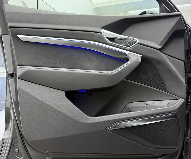 Gebraucht Audi e-tron 369 kW (503 PS) 2026 Gray SUV