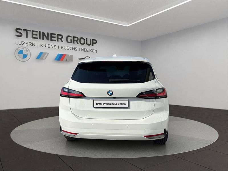 Gebraucht BMW 220 Active Tourer Performance 170 PS (125 kW) 2023 Weiss Van / Kleinbus