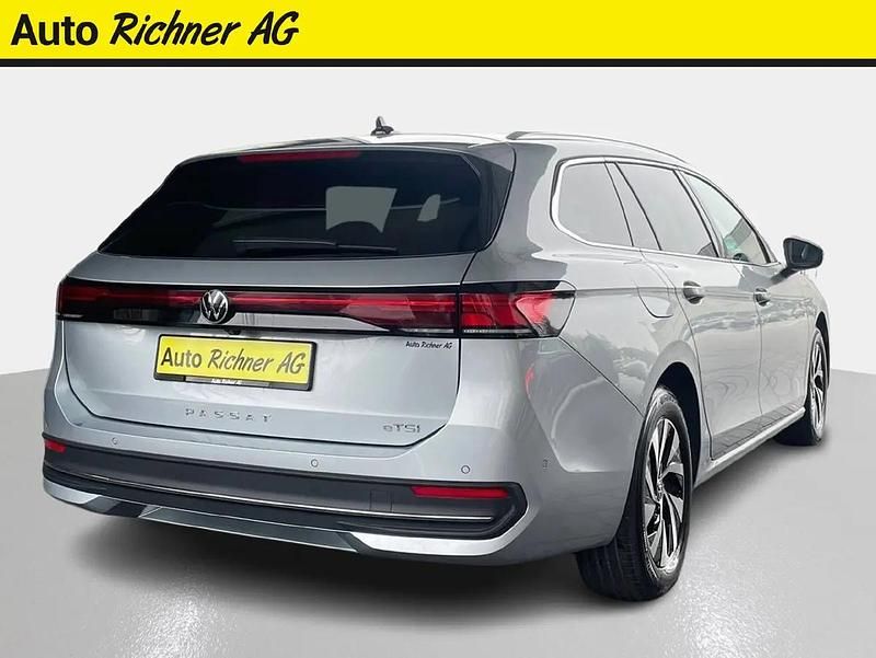 Gebraucht VW Passat Business 150 PS (110 kW) 2025 Silber Kombi