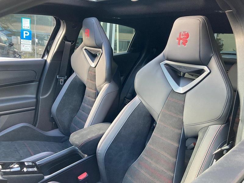 Neu 2025 Alfa Romeo Junior Edizione Speciale SUV | CHF 41’600 - Bild 1/3