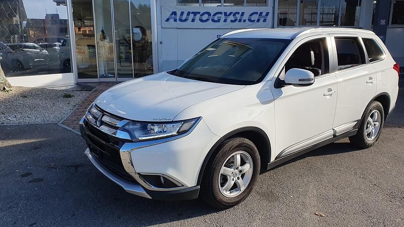 Weiss Gebraucht 2016 Mitsubishi Outlander SUV | CHF 17’800 (Etwas zu teuer) - Bild 1/4