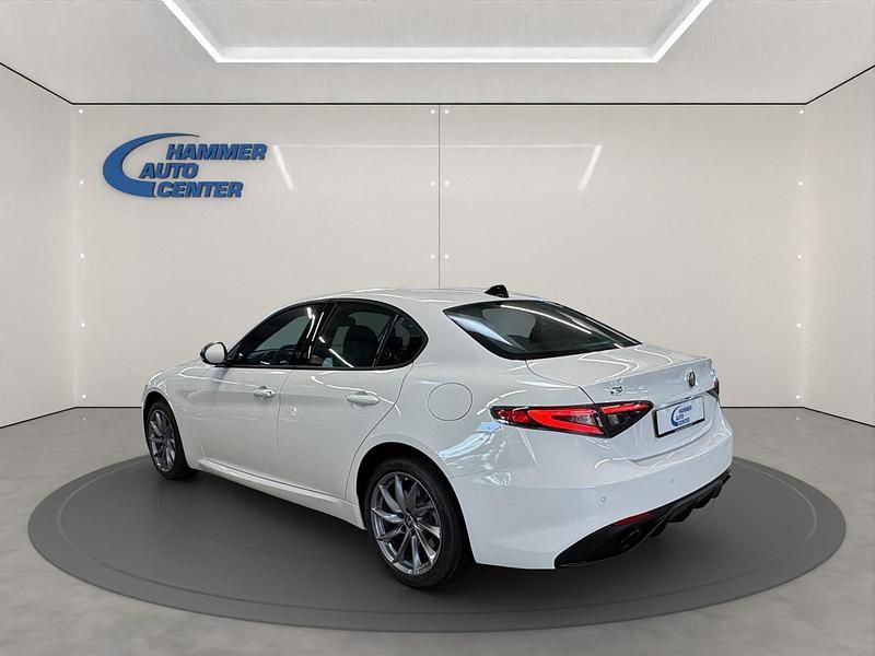 Neu Alfa Romeo Giulia Sprint 2026 Weiss Limousine