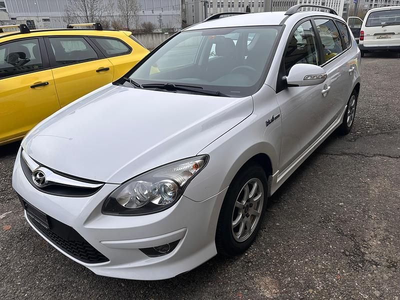 Gebraucht Hyundai i30 Edition 126 PS (92 kW) 2011 Kombi